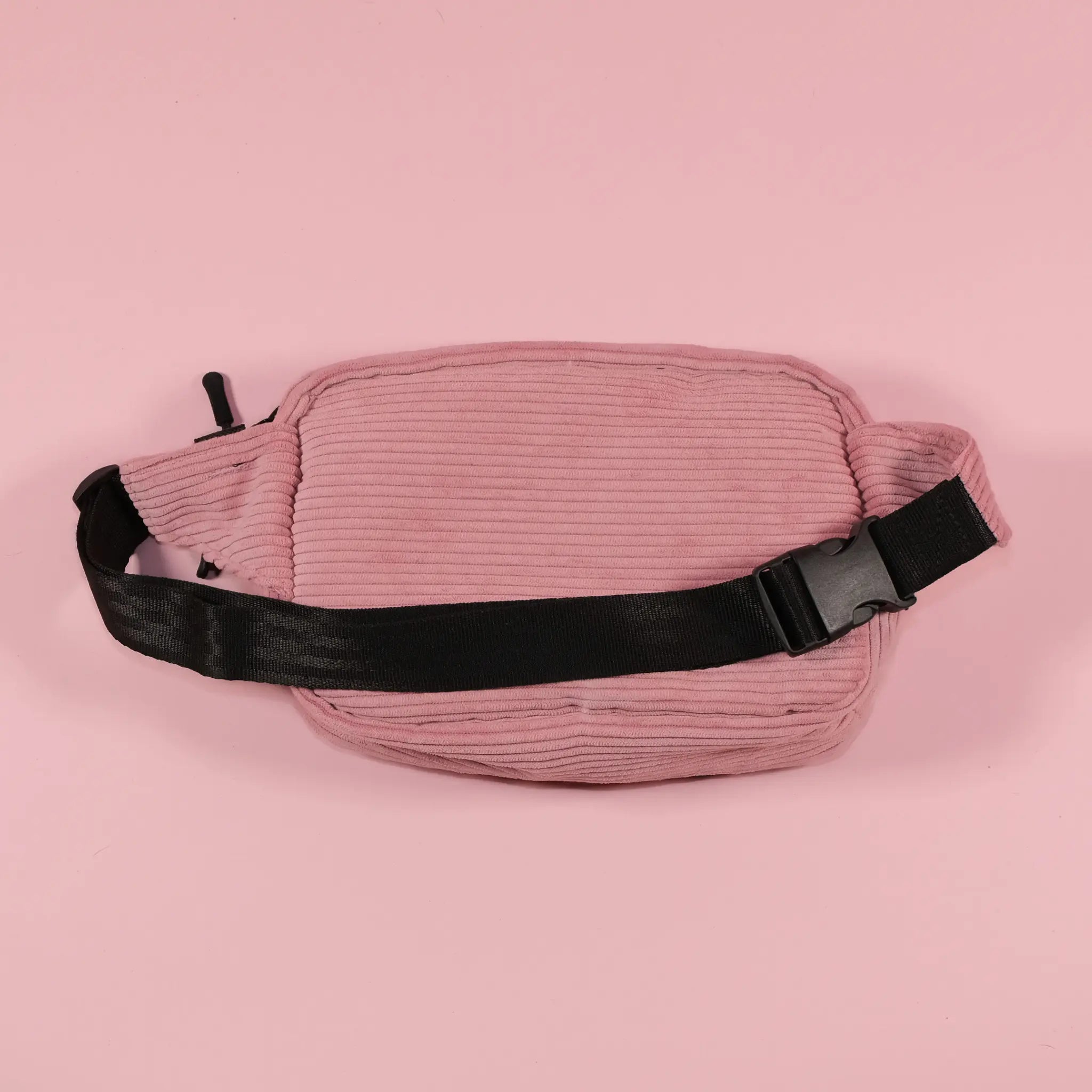 Bag/pouch on the belt